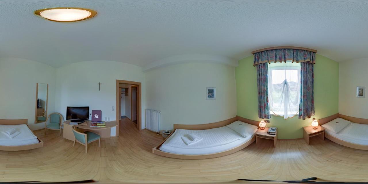 Gasthaus Pension Zum Lustigen Steirer Bruck an der Mur Ruang foto