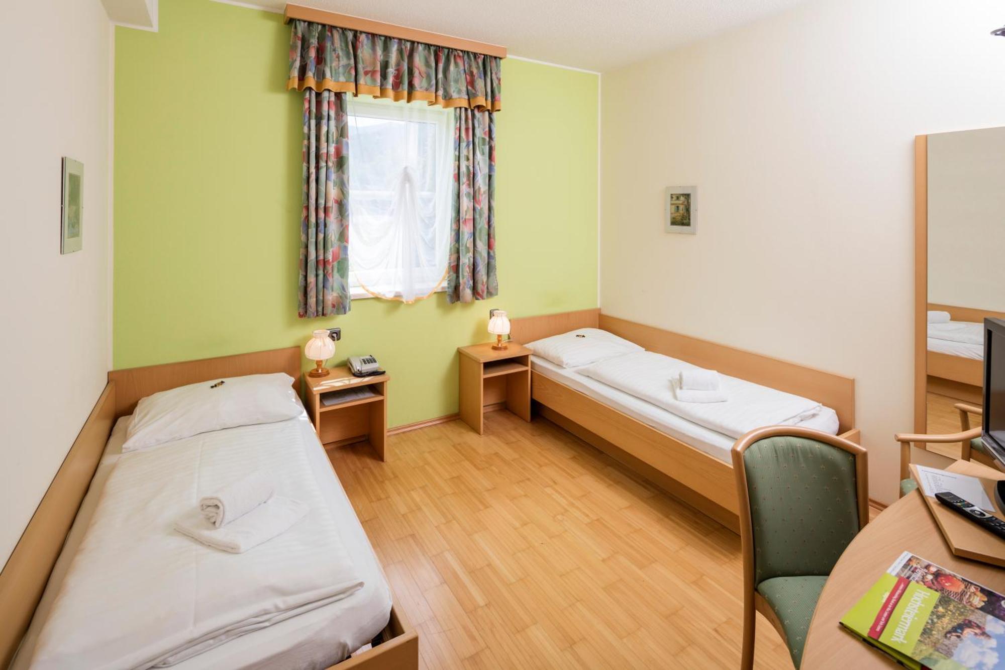 Gasthaus Pension Zum Lustigen Steirer Bruck an der Mur Ruang foto